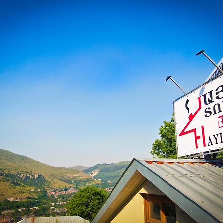 Hayi Tun Guest House Goris Exterior foto