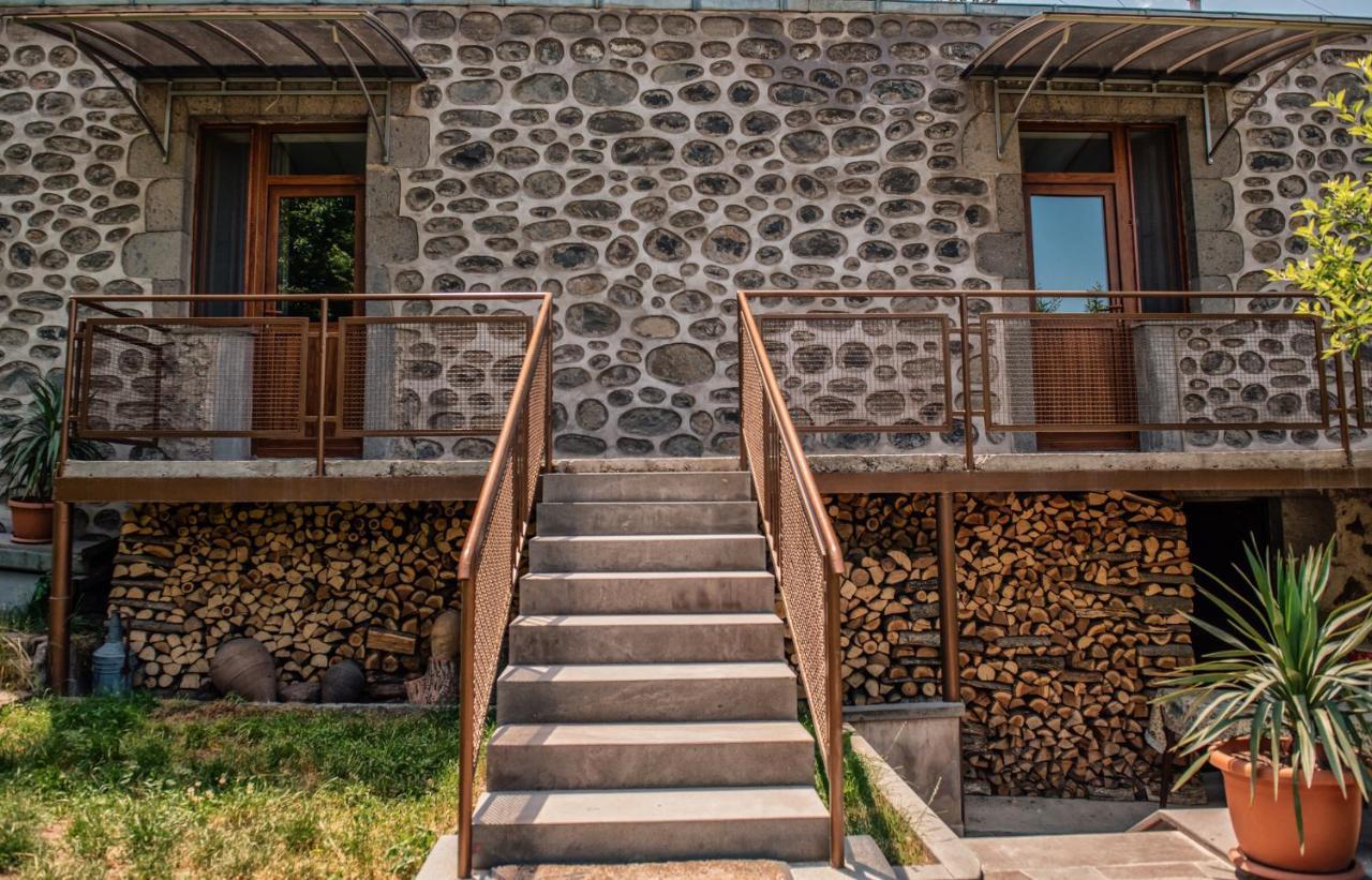 Hayi Tun Guest House Goris Exterior foto