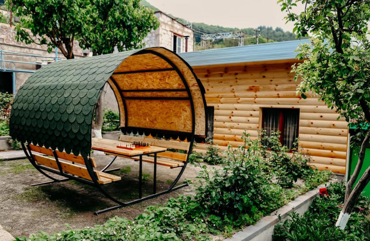 Hayi Tun Guest House Goris Exterior foto