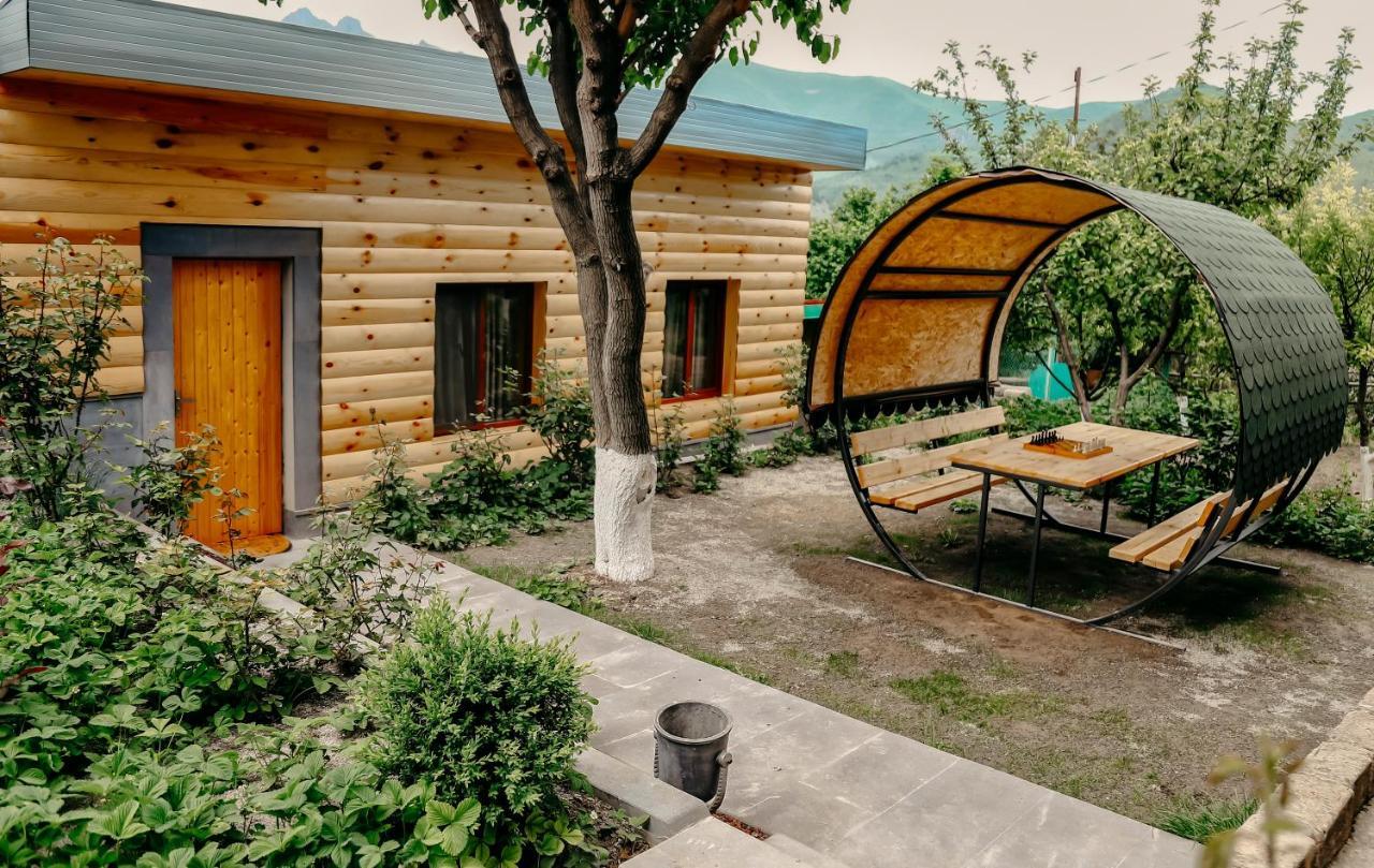 Hayi Tun Guest House Goris Exterior foto