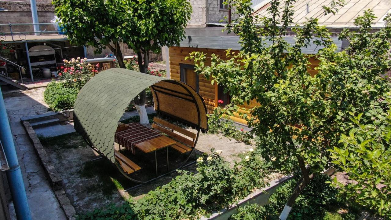 Hayi Tun Guest House Goris Exterior foto