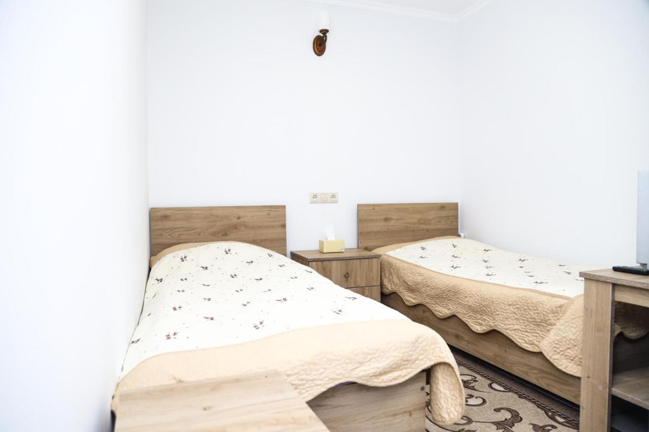 Hayi Tun Guest House Goris Exterior foto