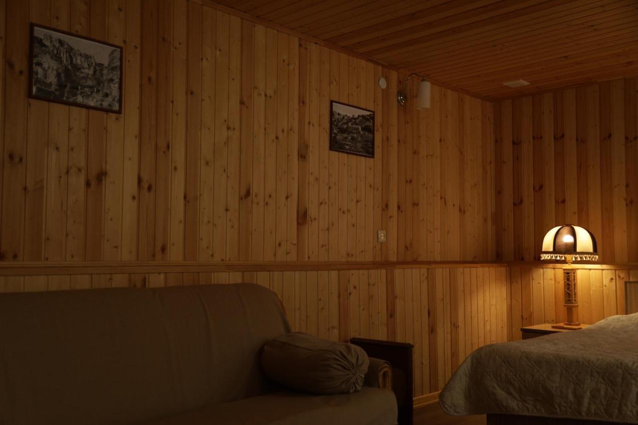 Hayi Tun Guest House Goris Exterior foto