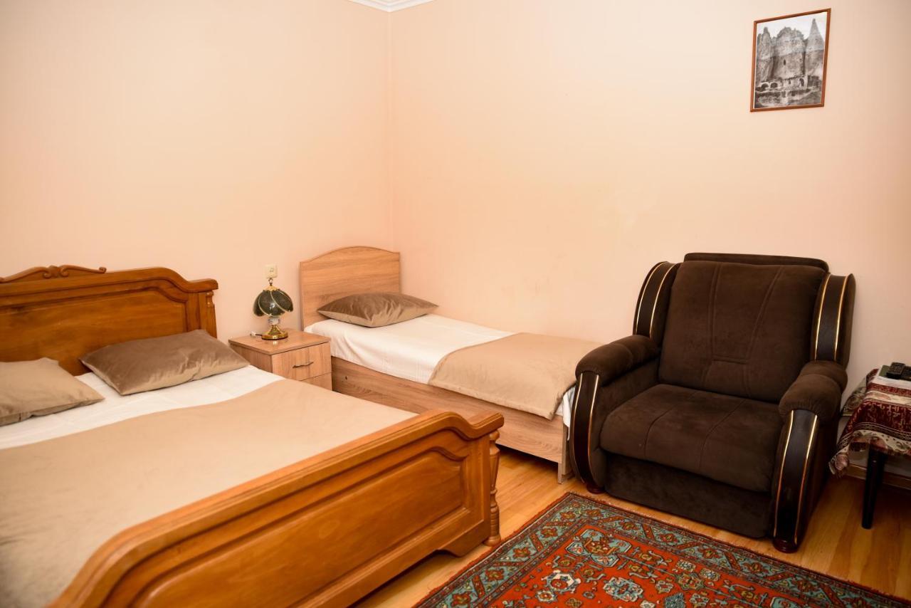 Hayi Tun Guest House Goris Exterior foto