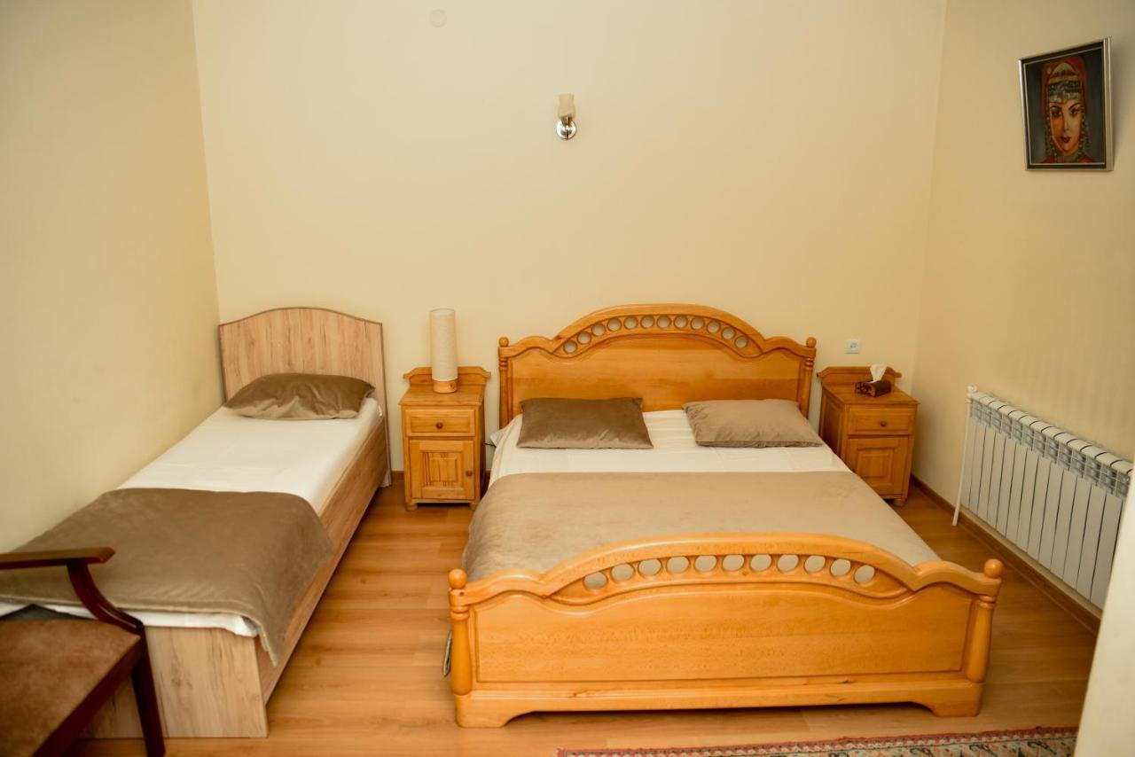 Hayi Tun Guest House Goris Exterior foto