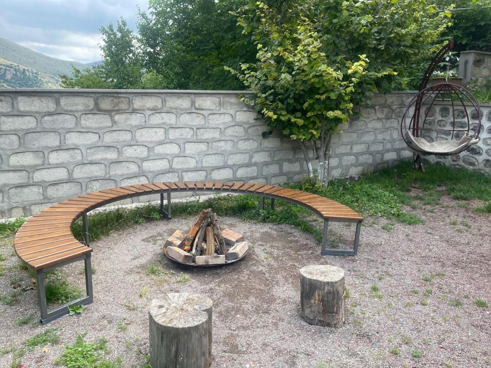 Hayi Tun Guest House Goris Exterior foto