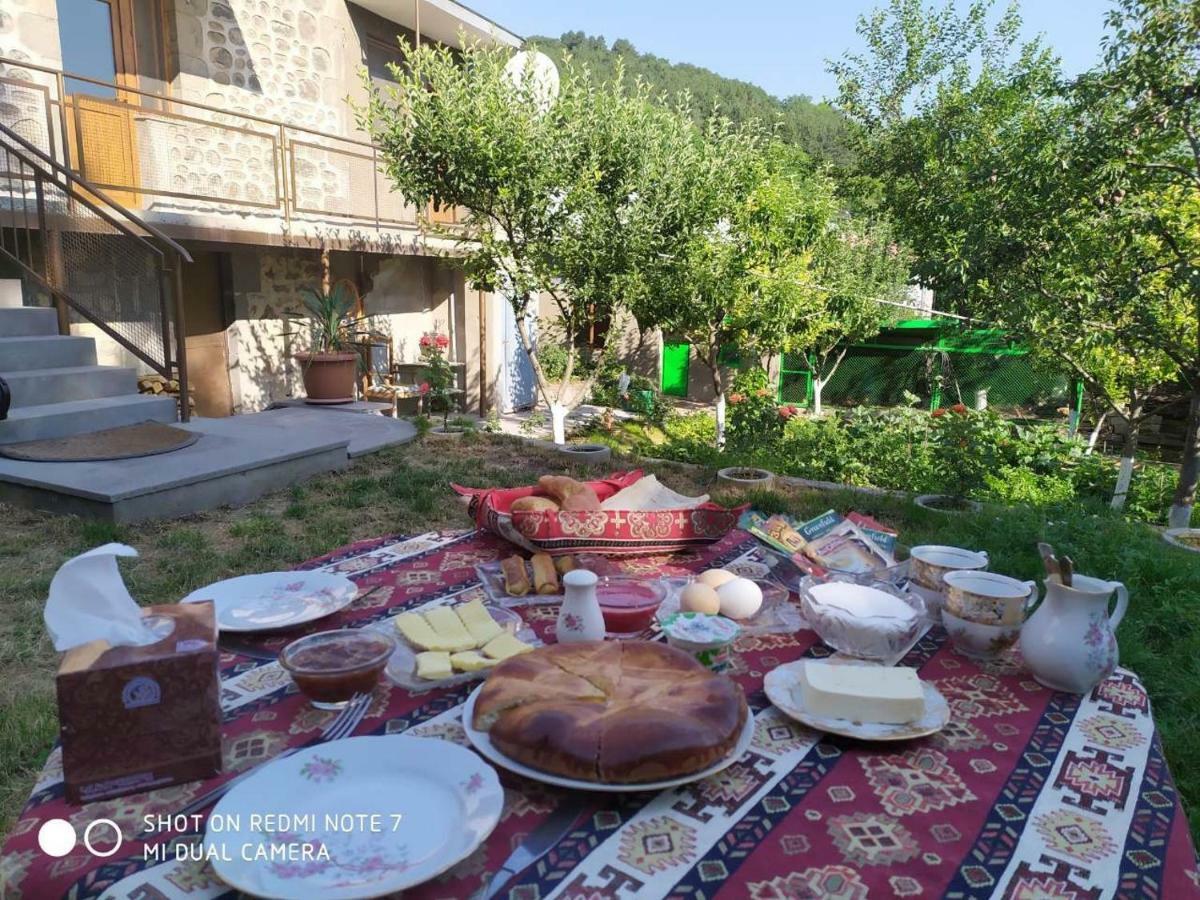 Hayi Tun Guest House Goris Exterior foto