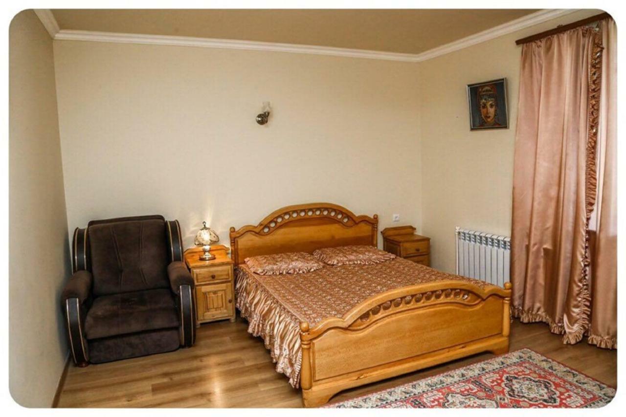 Hayi Tun Guest House Goris Exterior foto