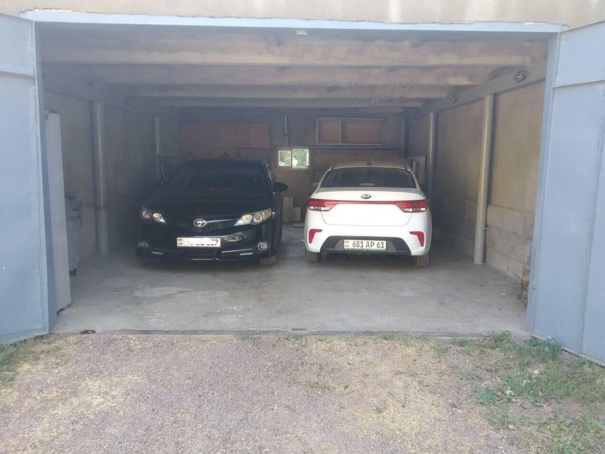 Hayi Tun Guest House Goris Exterior foto